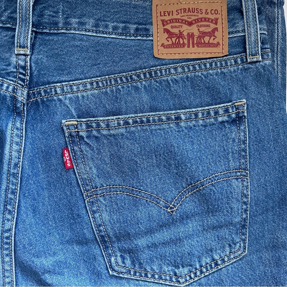 Levi’s Blue Wash Straight Leg Jeans